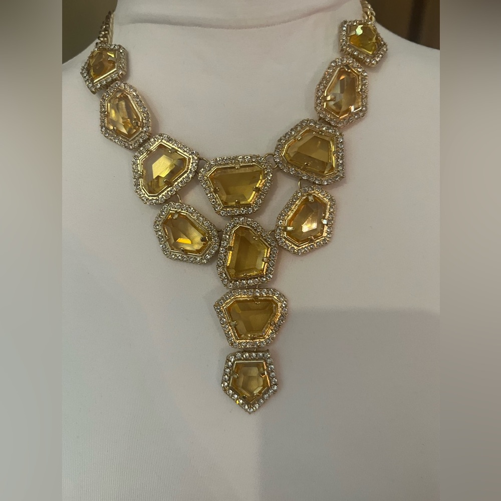 Cache statement Necklace - Picture 5 of 11